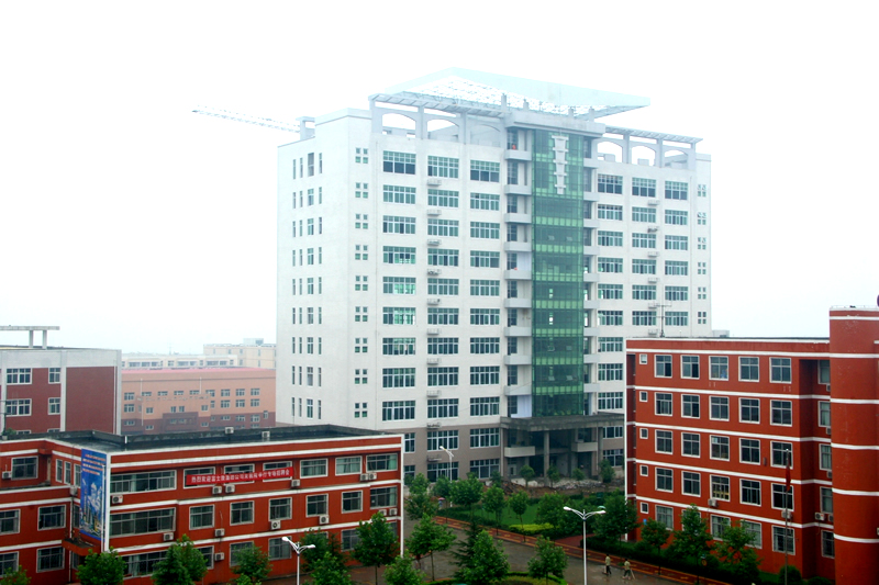 2006年图书科技大楼 投入使用